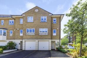 25, Samuel Gray Gardens, Kingston Upon Thames KT2 5UY