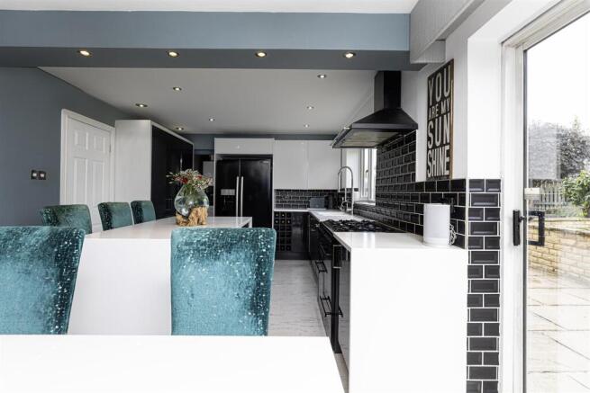 4 bed Detached for sale Image 10