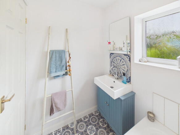 3 bed Semi-Detached for sale Image 8