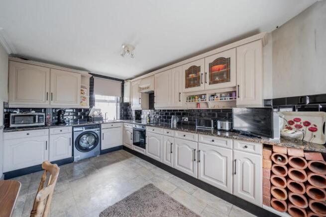 3 bed Terraced for sale Image 4