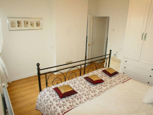 3rd Photo of Bed 2