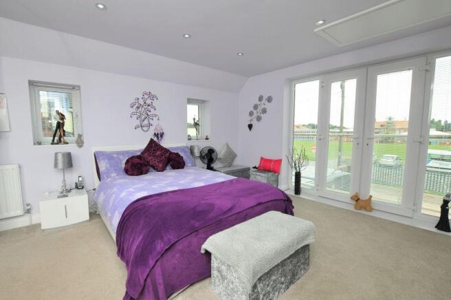 6 bed Semi-Detached for sale Image 4