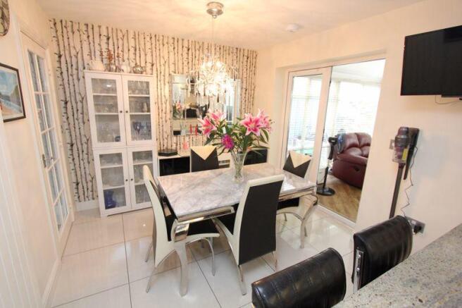 Kitchen/Dining...