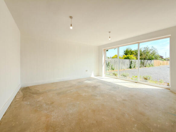 5 bed Detached for sale Image 7