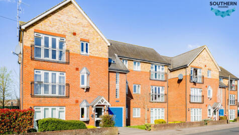 Flat 4 Gellar Court, Station Approach, Horley, Surrey, RH6 9RN