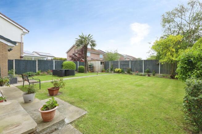 4 bed Detached for sale Image 12