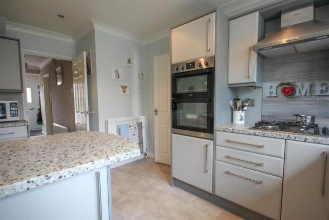 Kitchen 2.jpg