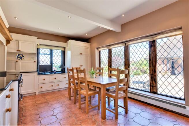 KITCHEN BREAKFAST ROOM