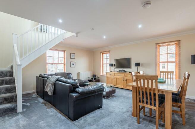 LOUNGE DINING ROOM