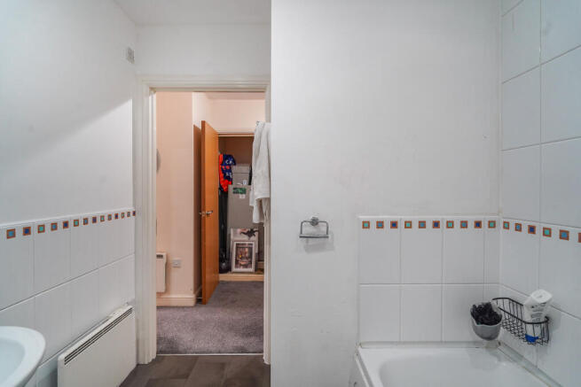 2 bed Flat for sale Image 8