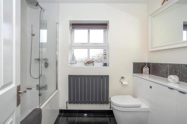 Bathroom 2.jpg