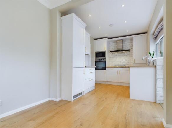 2 bed Semi-Detached to rent Image 6