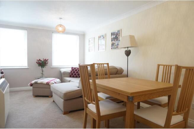 Lounge/Dining Room