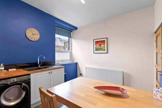 2 bed Flat for sale Image 7