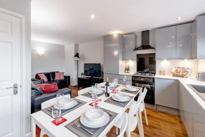 Kitchen / Lounge
