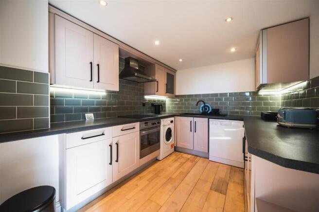 2 bed Apartment for sale Image 4
