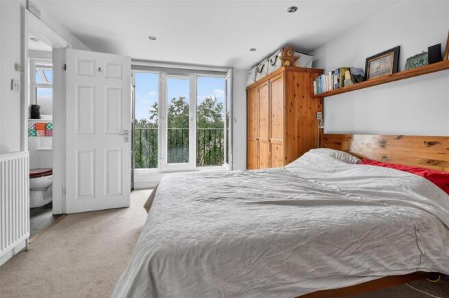 4 bed Terraced for sale Image 11