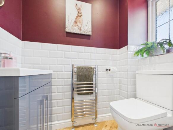 5 bed Link Detached House for sale Image 7