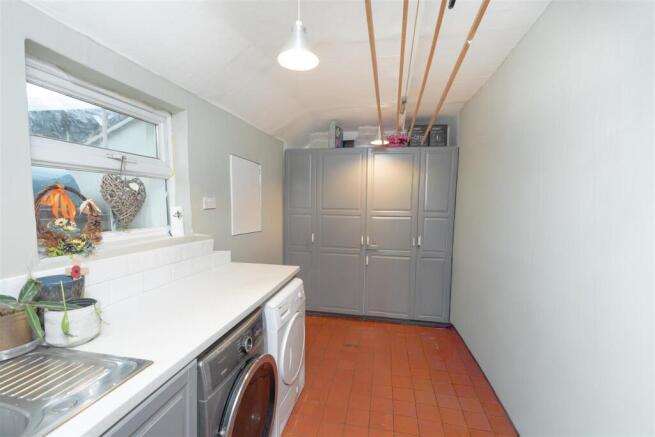 4 bed Semi-Detached for sale Image 12