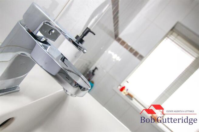 FIRST FLOOR BATHROOM