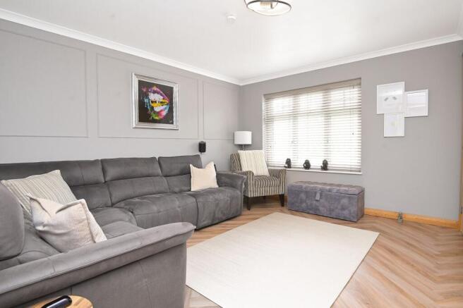 4 bed Semi-Detached for sale Image 4