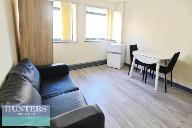 Studio to rent Image 6
