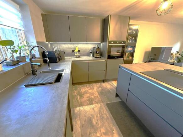 Kitchen 4.jpg