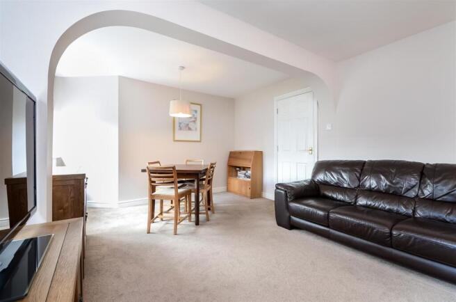 LOUNGE/DINING ROOM