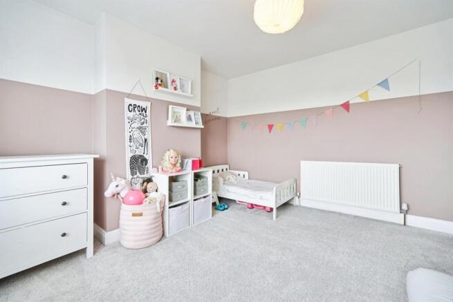 4 bed Semi-Detached for sale Image 8