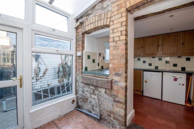 BREAKFAST ROOM/UTILITY