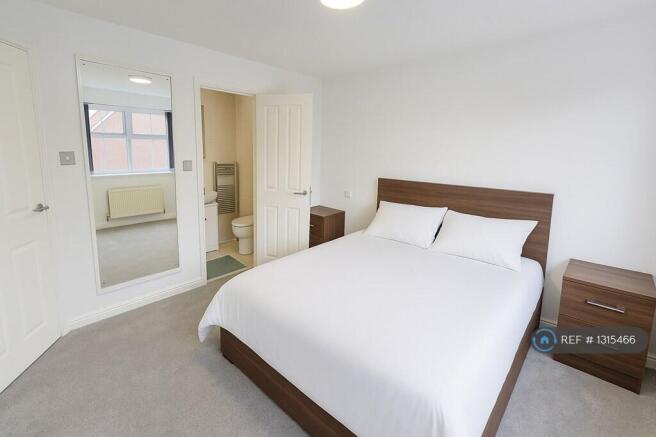 Ensuite Bedroom 1