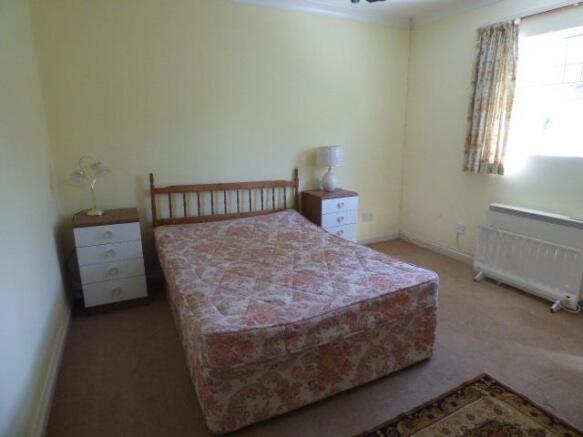 BEDROOM 2