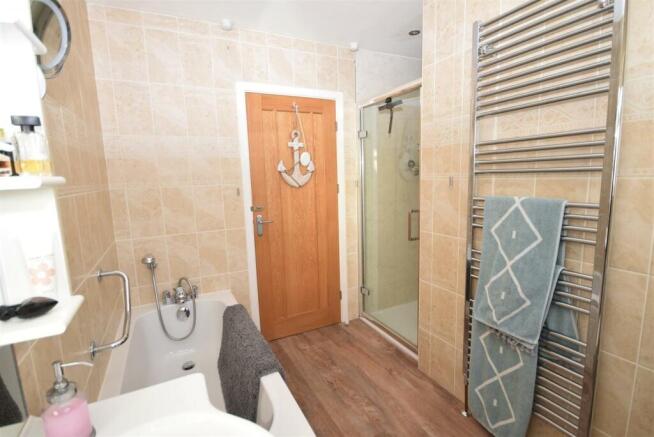Bathroom 2.JPG