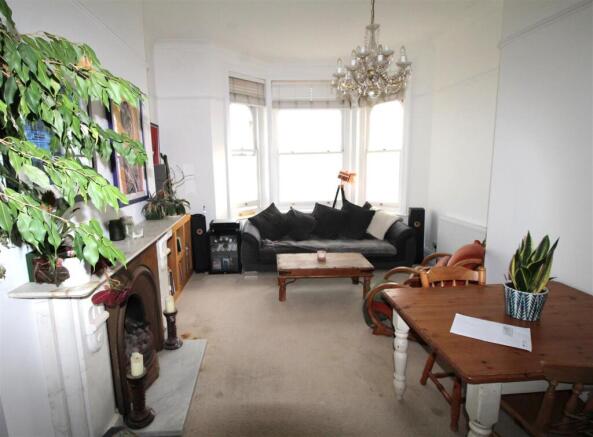 Lounge 11 pic.JPG
