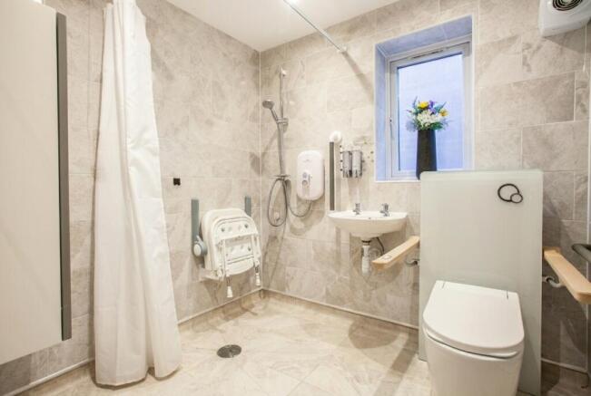 4 bed Detached for sale Image 10