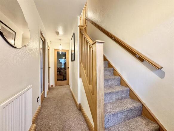 4 bed Detached for sale Image 7
