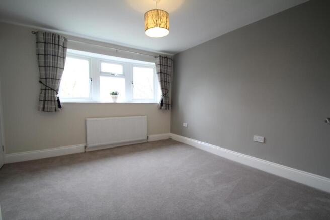 2 bed Terraced to rent Image 4