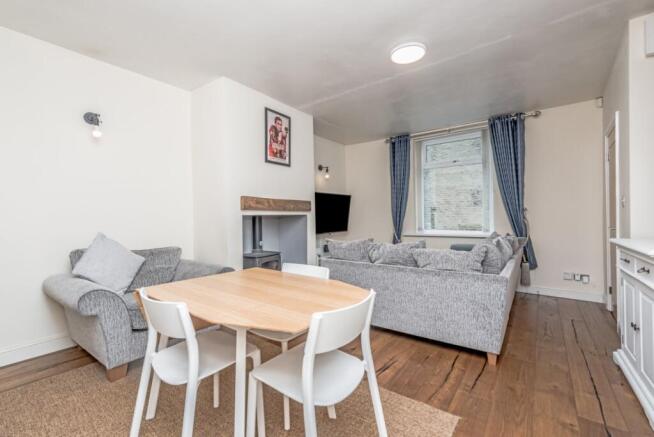 Lounge/Dining