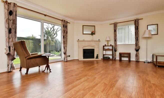 5 bed Detached Bungalow for sale Image 11