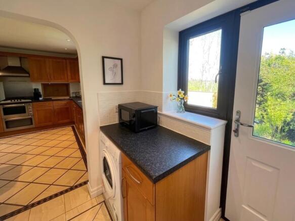 4 bed Detached for sale Image 8