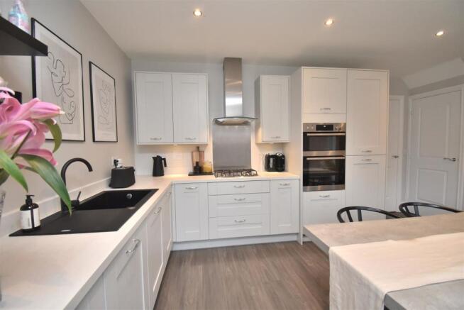 Living Kitchen/Dining Room