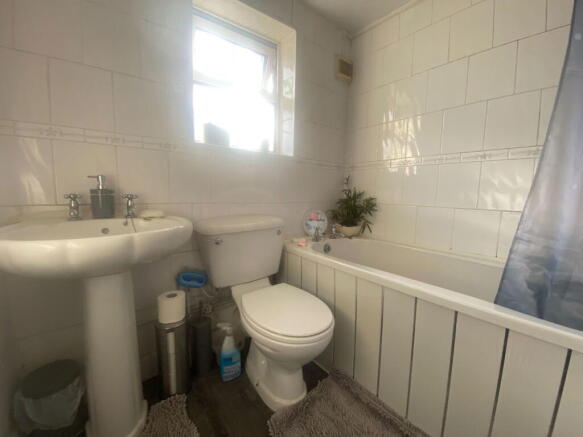 3 bed Semi-Detached for sale Image 12