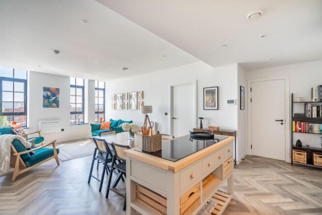 2 bed Apartment for sale Image 4