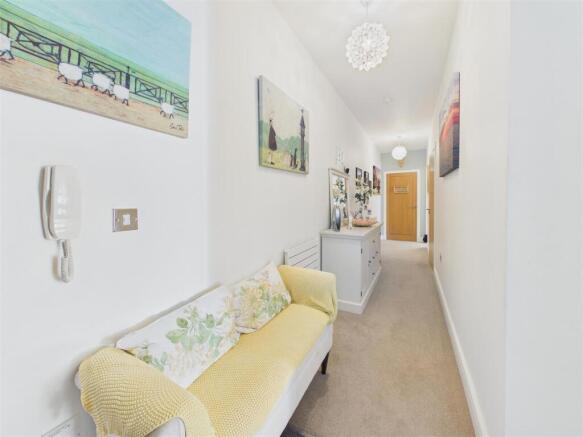 2 bed Apartment for sale Image 10