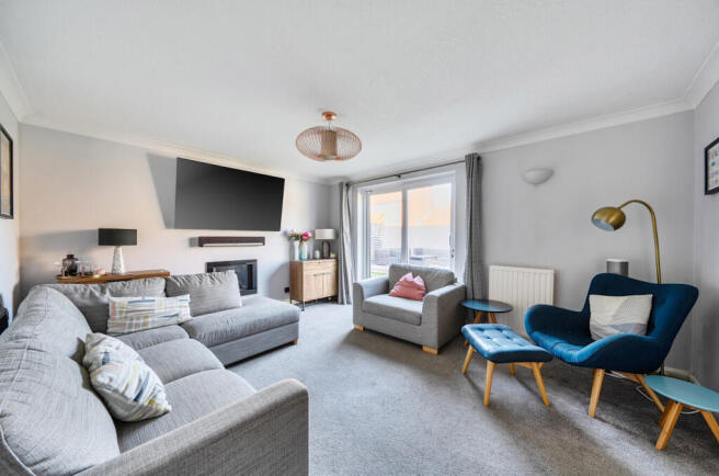 1425390-7-69b990b...