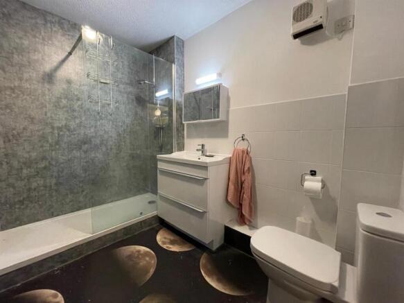 2 bed Apartment for sale Image 9