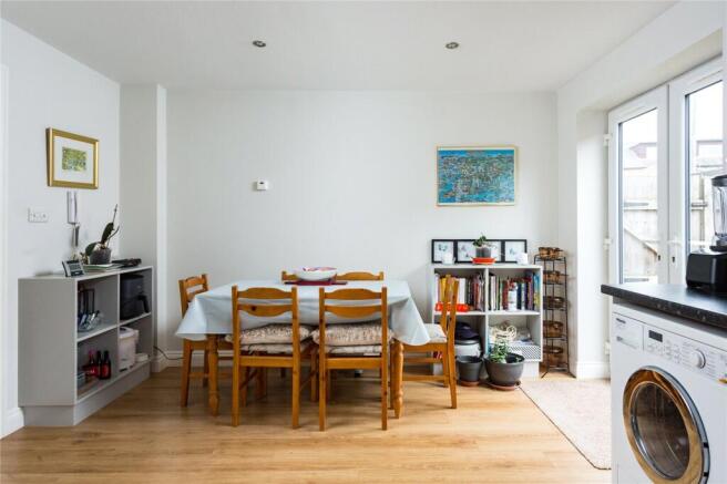 4 bed Semi-Detached for sale Image 4