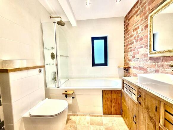 2 bed Semi-Detached Bungalow to rent Image 8