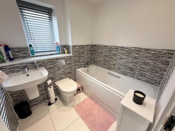 4 bed Town House for sale Image 9