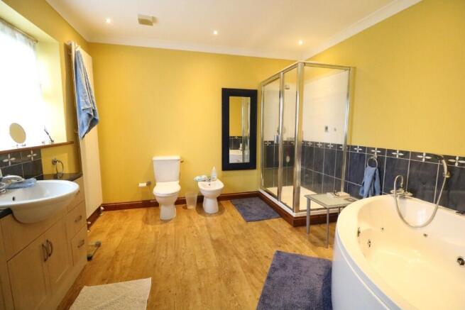 4 bed Detached for sale Image 12